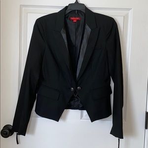 Chic leather lapel and chain detailed blazer